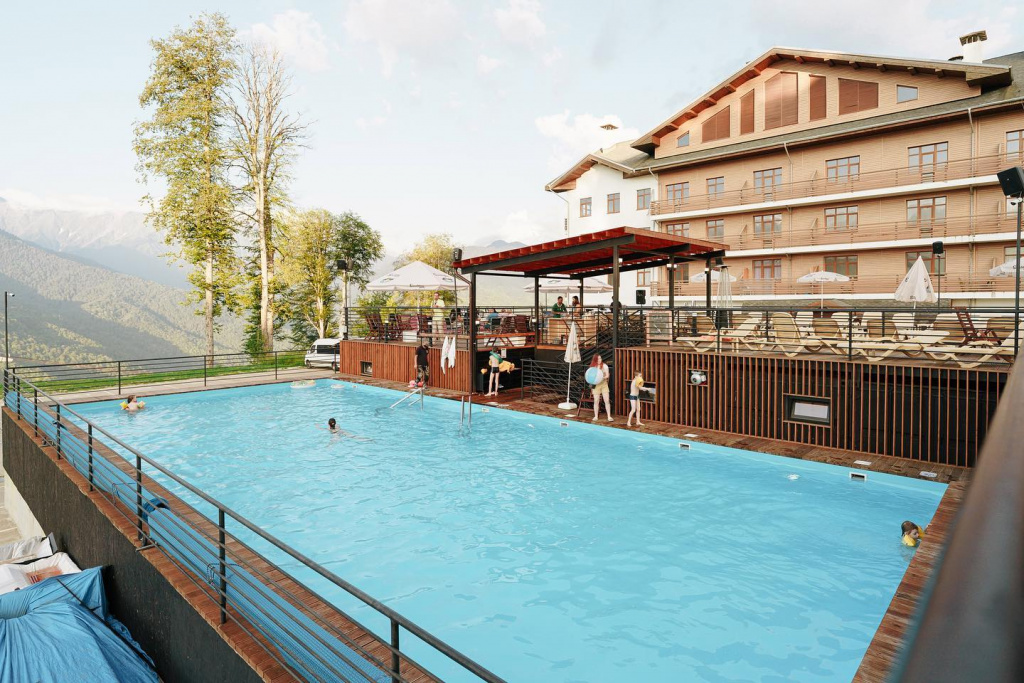 Swimming pool